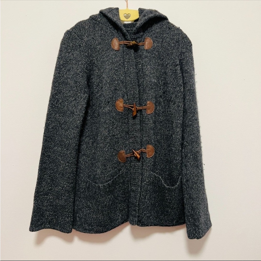 American Eagle Outfitters Sweater